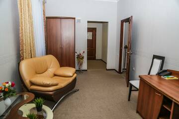 Фото номера 2-комнатный номер люкс Гостиница Талнах Отель г. Талнах 3
